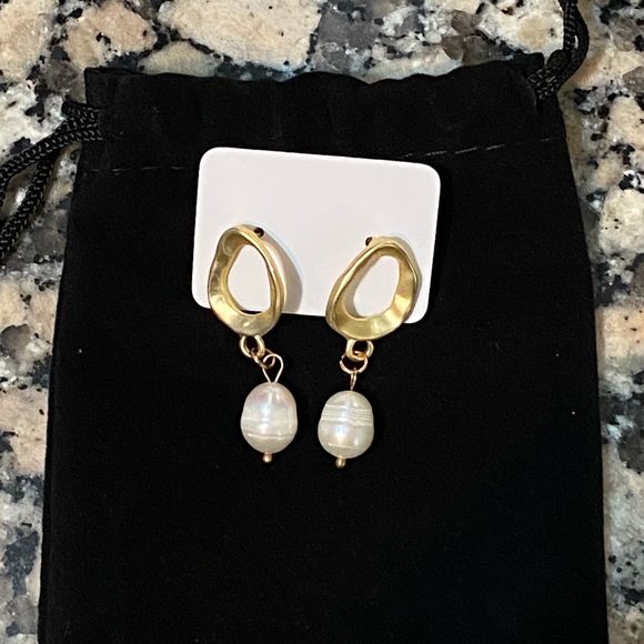 Genia gold and pearl drop earrings by Farrow - Picture 7 of 8